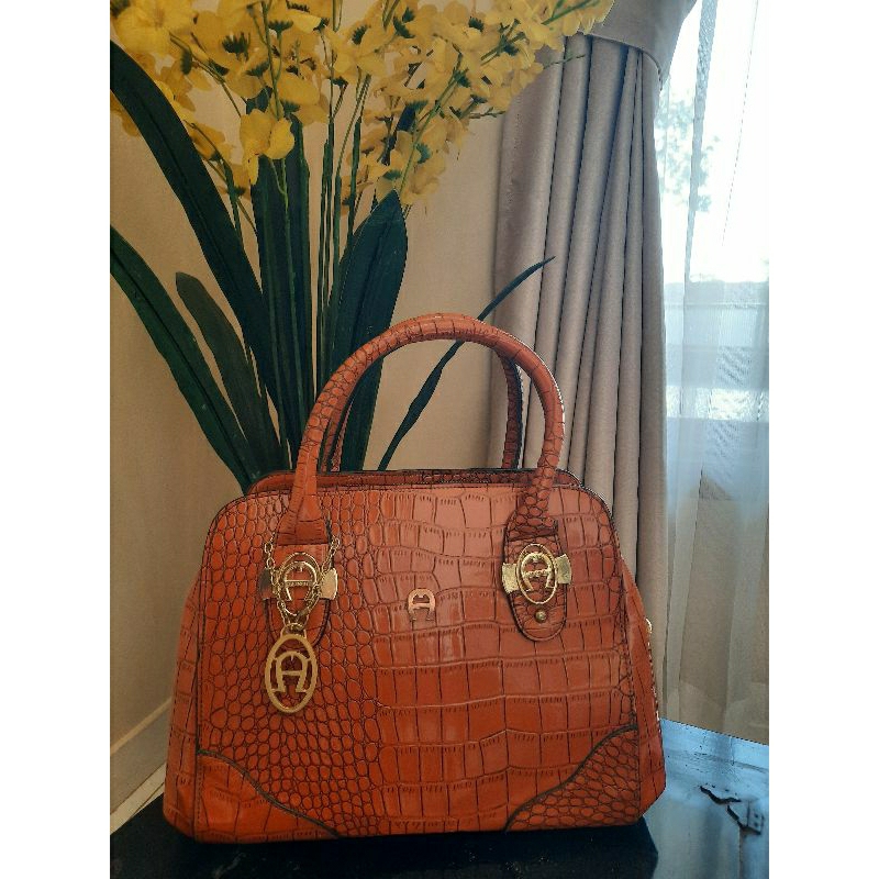 Jual Tas Aigner sling bag/hand bag (SALE) Shopee Indonesia