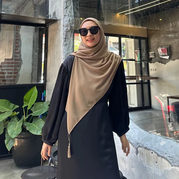 MIMA Square Hijab Shafiyya Ceruty 3 Tassel