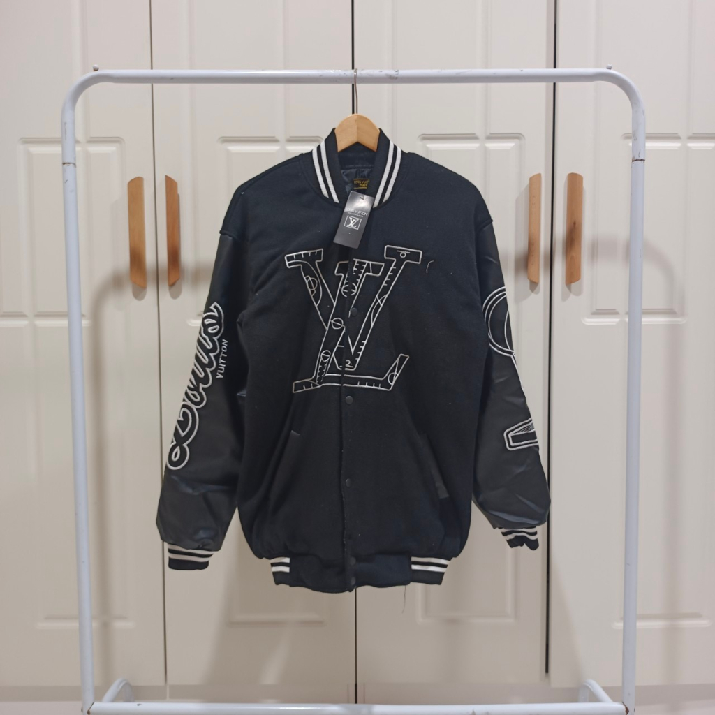 Jaket Varsity Louis Vuitton LV Leather Sleeve Hitam, Fesyen Pria