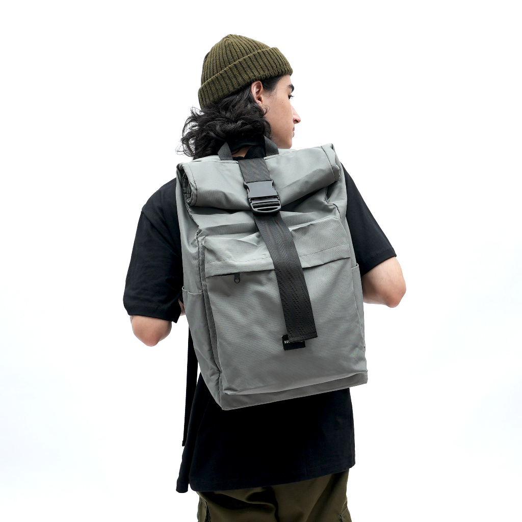 Topi flap top outlet backpack