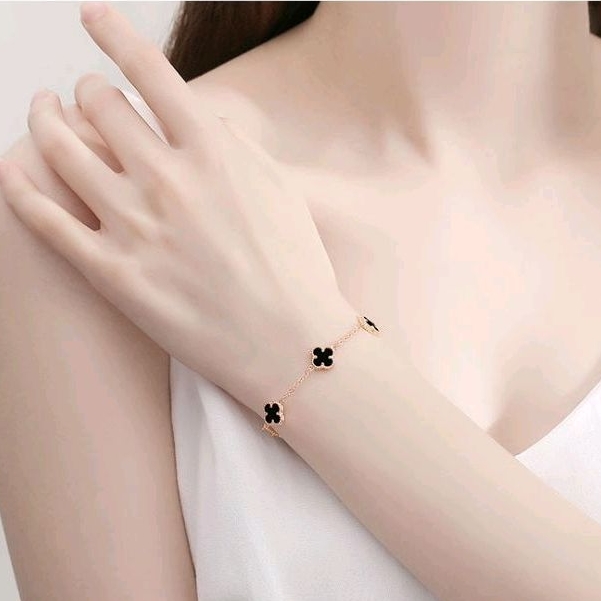 Gelang Titanium LV Clover Anti Karat Model Korea