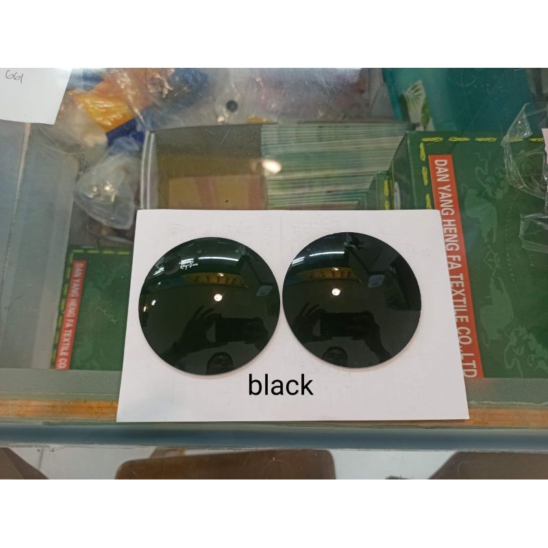 Lensa kacamata Ray Ban Bahan kaca