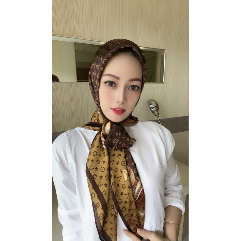 HIJAB SEGI EMPAT LOUIS VUITTON / LV COKLAT KW SUPER PREMIUM