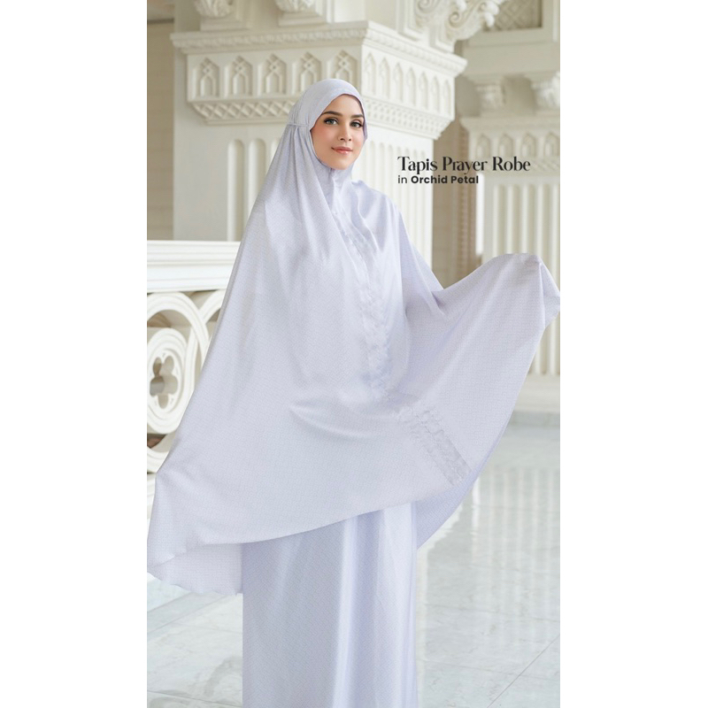 Jual Prayer Robe Tapis buttonscarves mukena monogram B | Shopee Indonesia