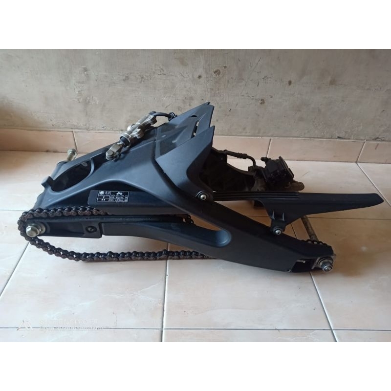 Jual SWING ARM R15 V3 VVA ORIGINAL | Shopee Indonesia