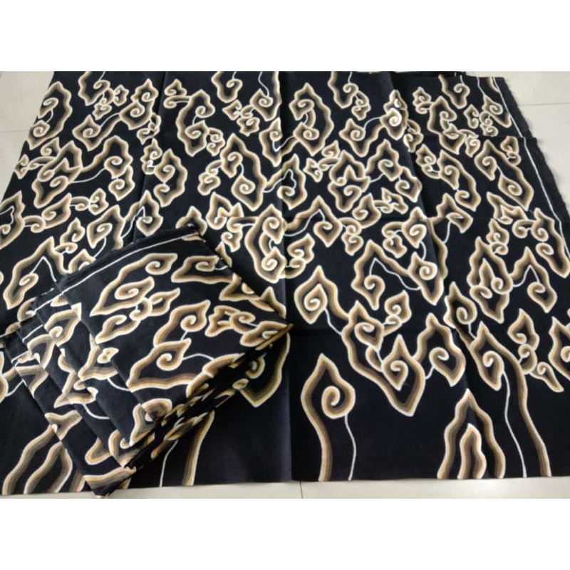 Jual Kain Batik Tulis Mega Mendung latar hitam | Shopee Indonesia