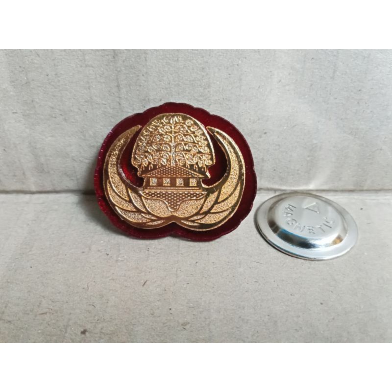 Jual PIN KORPRI LAPIS MICA MERAH MAGNET MURAH BAGUS | Shopee Indonesia