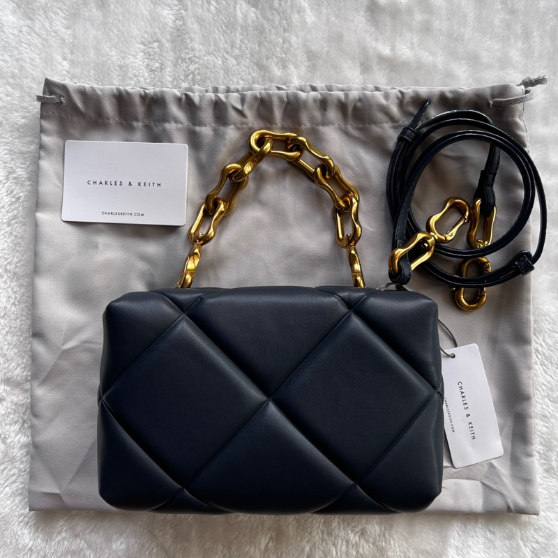 Jual Tas Charles and Keith Gemma Chunky Chain Handle Quilted Boxy