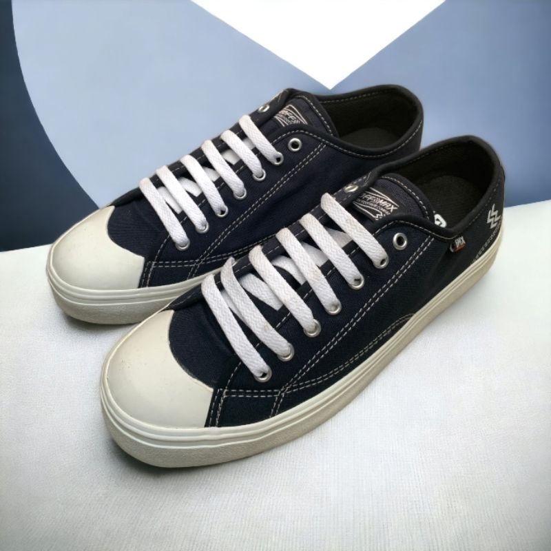 Jual Sepatu Geoff Max - Timeless Low Navy White STZ | Shopee Indonesia