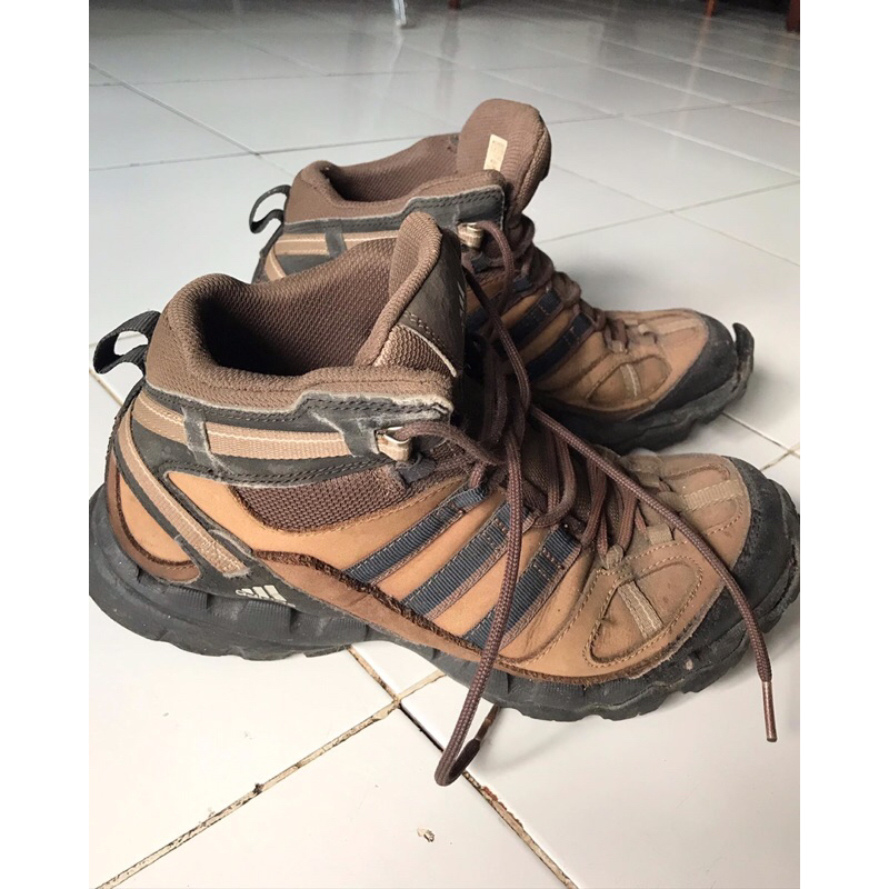 Adidas AX 1 Mid Lea hiking boots second sepatu gunung bekas sepatu outdoor bekas adidas boots second