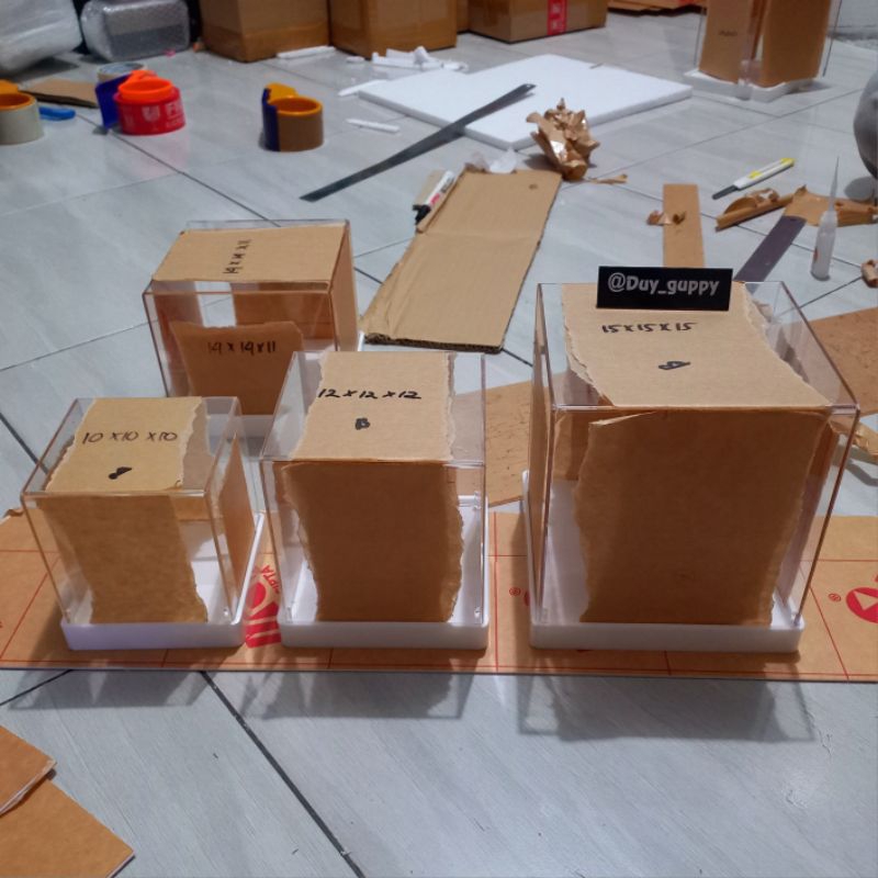 Jual box display/kotak mahar akrilik, base putih | Shopee Indonesia
