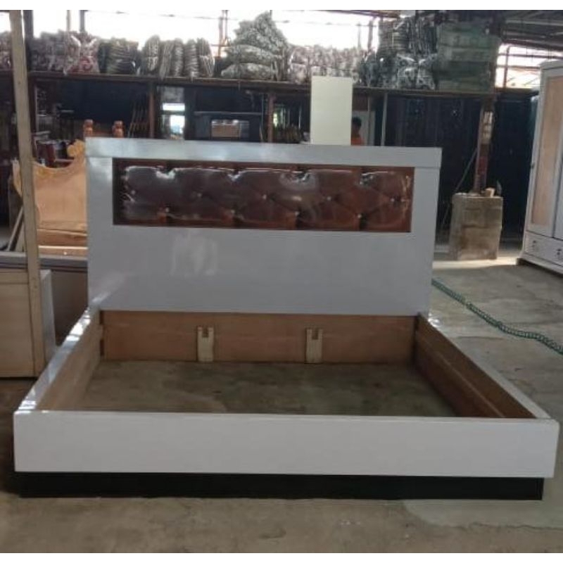 Jual Rangka Tempat Tidur Divan Sandaran Kayu HPL | Shopee Indonesia