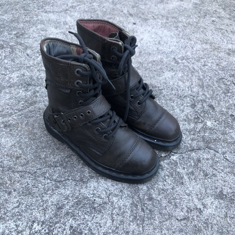 dr martens triumph 1460