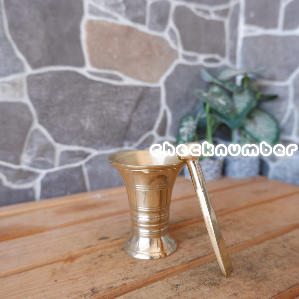 Jual Cocoh kuningan antik tumbukan kinang kuningan asli | Shopee Indonesia