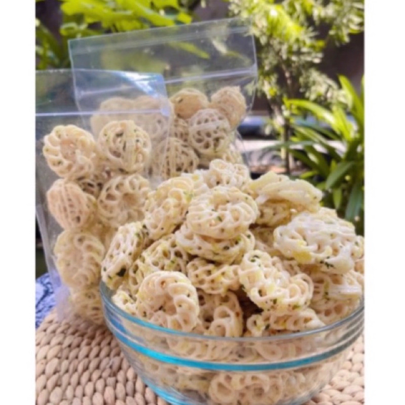 Jual 500 GRAM KRUPUK SEBLAK RAFAEL | SEBRING | KERUPUK MAWAR PEDAS DAUN ...