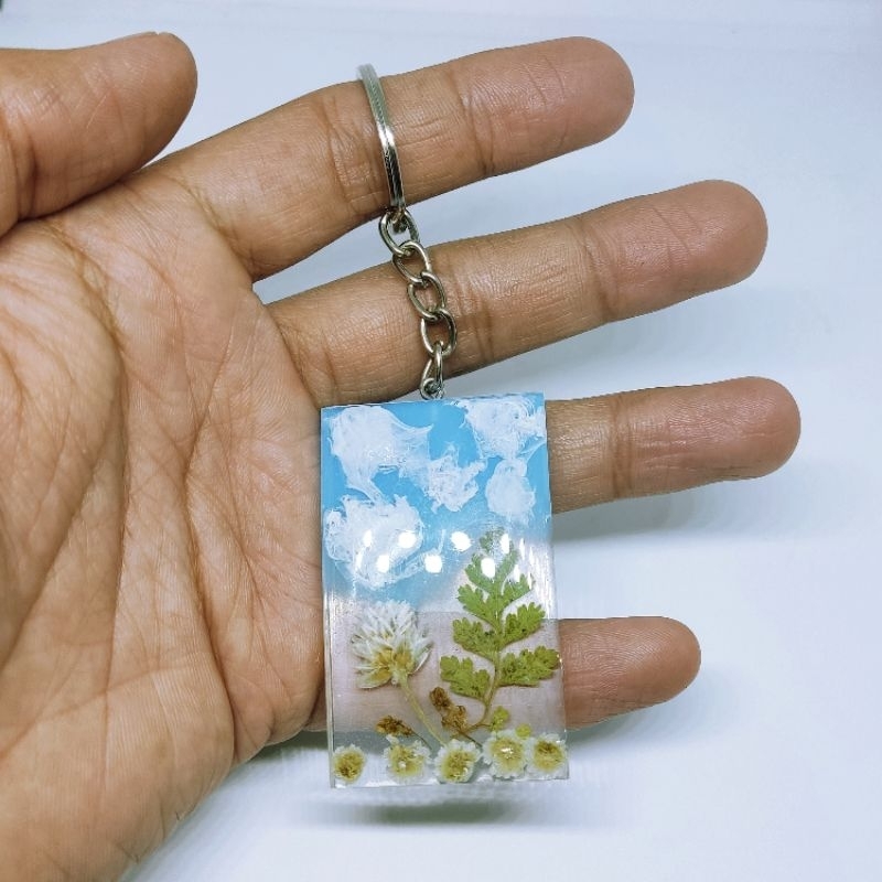 Jual Gantungan Kunci/Keychain Resin Art Motif Bunga Edelweiss & Awan ...