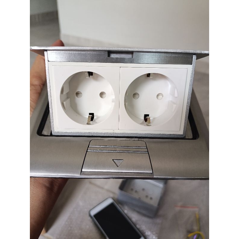 Jual STOP KONTAK LANTAI BOSS+SOKET 2 LOBANG | Shopee Indonesia