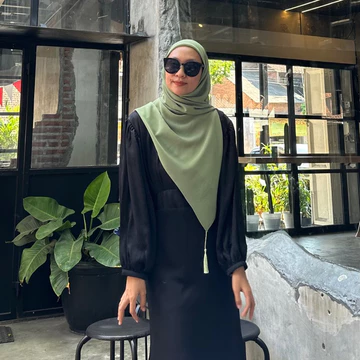 MIMA Square Hijab Shafiyya Ceruty 3 Tassel