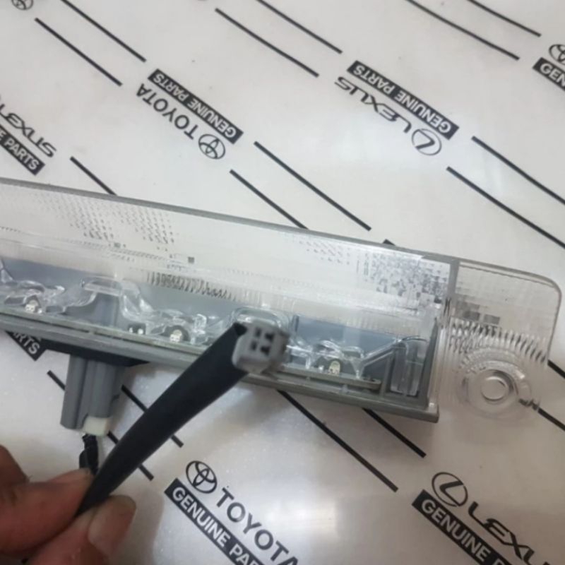 Jual Lampu Spoiler Toyota Innova Reborn Original | Shopee Indonesia