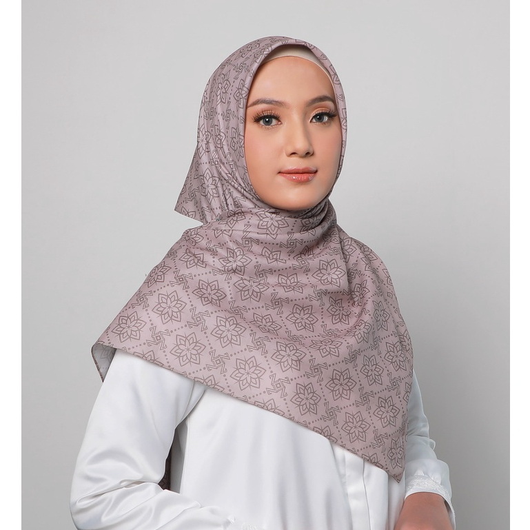 Jual Zoya Alev Monogram Scarf Kerudung Hijab Segiempat Motif Bahan Voal Shopee Indonesia