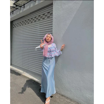 LAVEELAA Rok Satin Rose Skirt