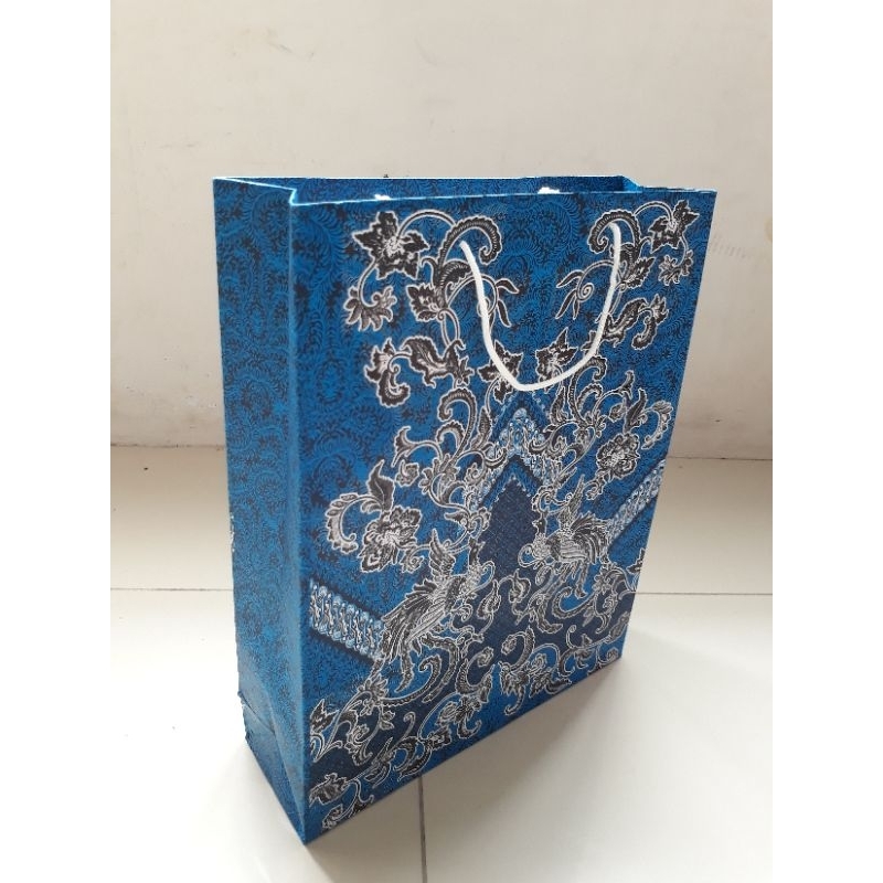 Jual Paper Bag Batik Sedang Ukuran 25x31x8cm (12pcs) | Shopee Indonesia