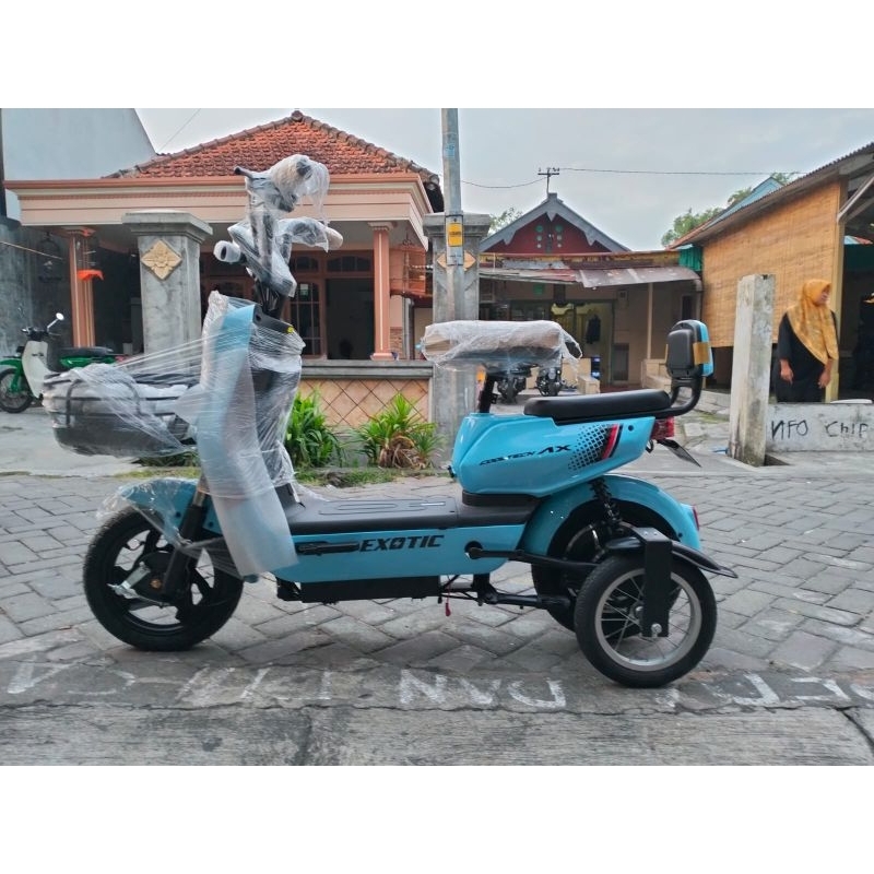 Jual Sepeda Listrik Exotic Cooltech AX + Roda Bantu | Shopee Indonesia