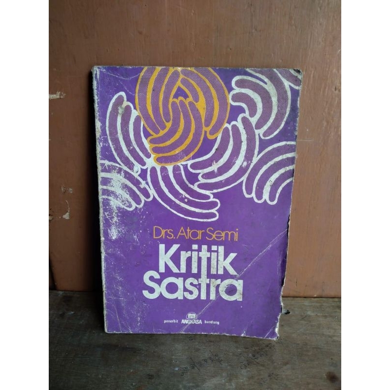 resensi buku menulis kritik karya sastra