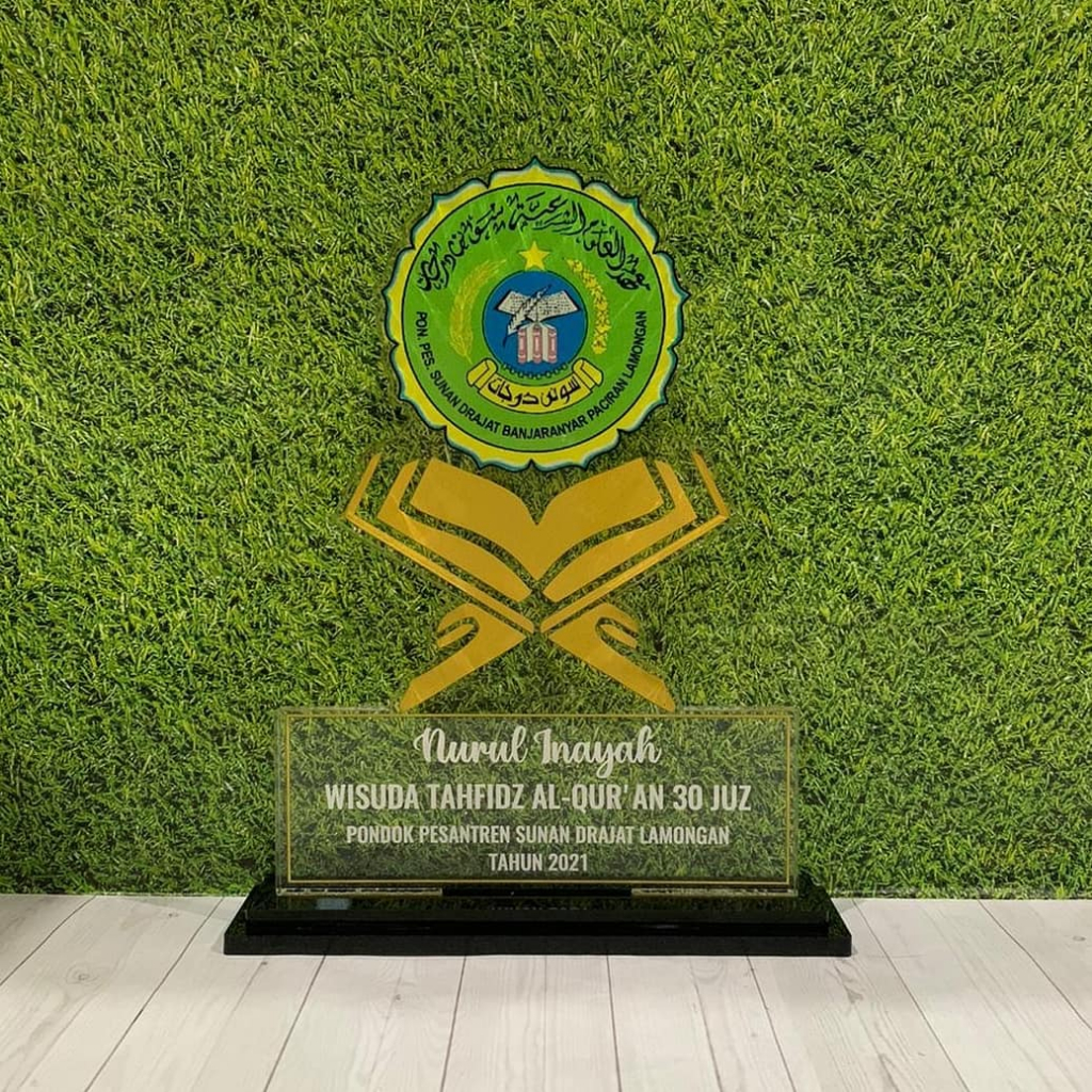 Jual Plakat Wisuda Tahfidz Al-Qur'an | Custom Plakat Wisuda Akrilik