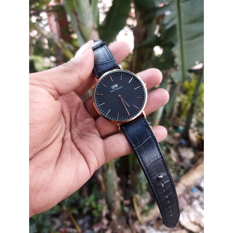 Daniel wellington second sale