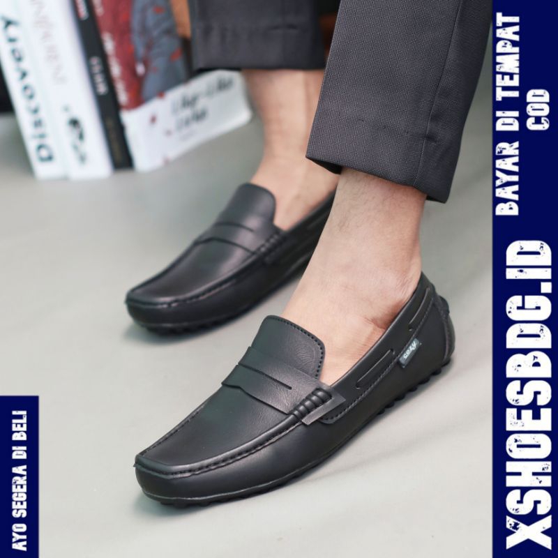 Sepatu casual pria slip on store loafers kerja