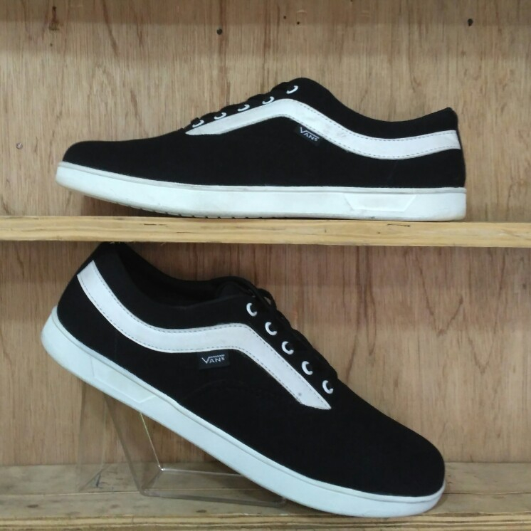 Sepatu vans 2025 lxvi hitam