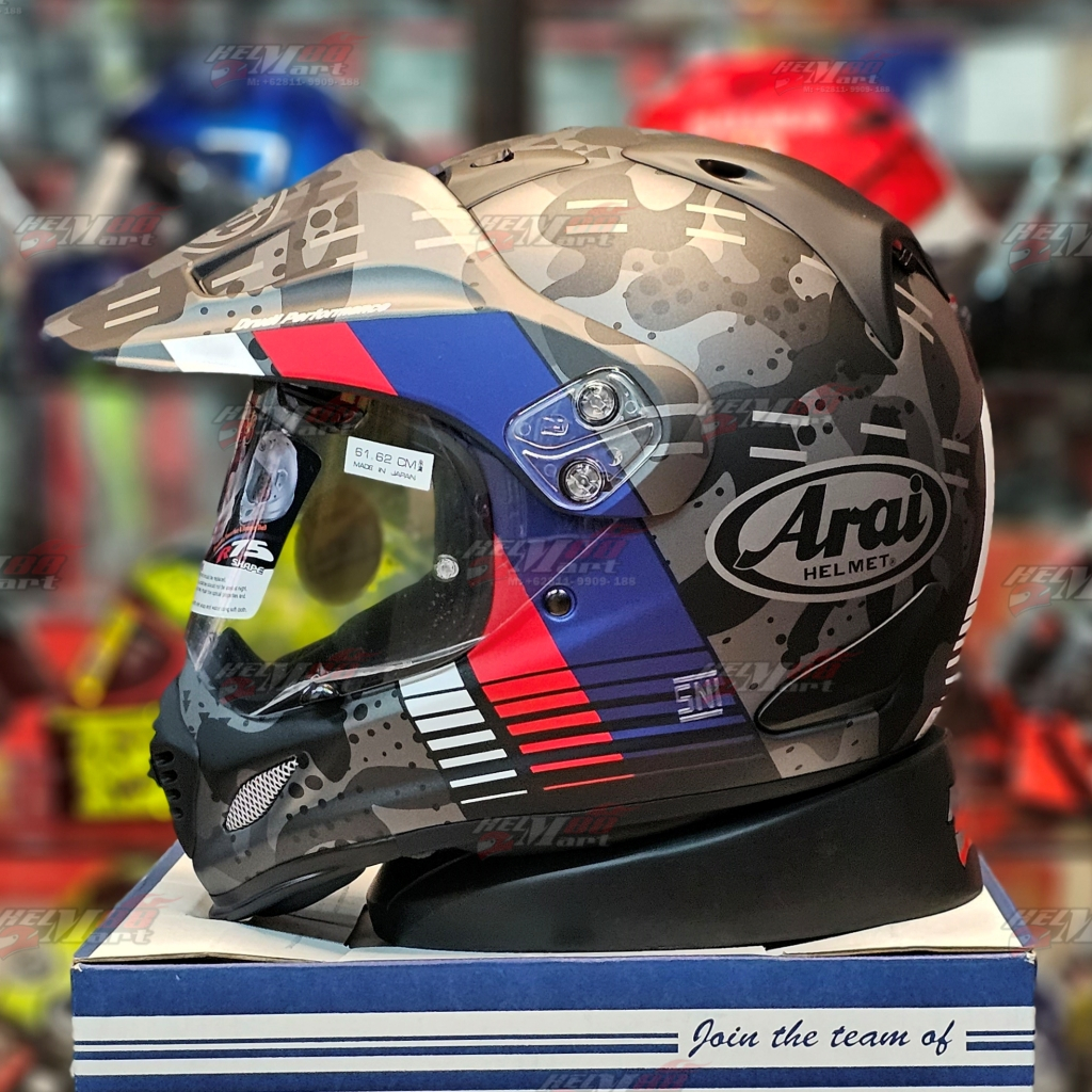 Helm store arai supermoto