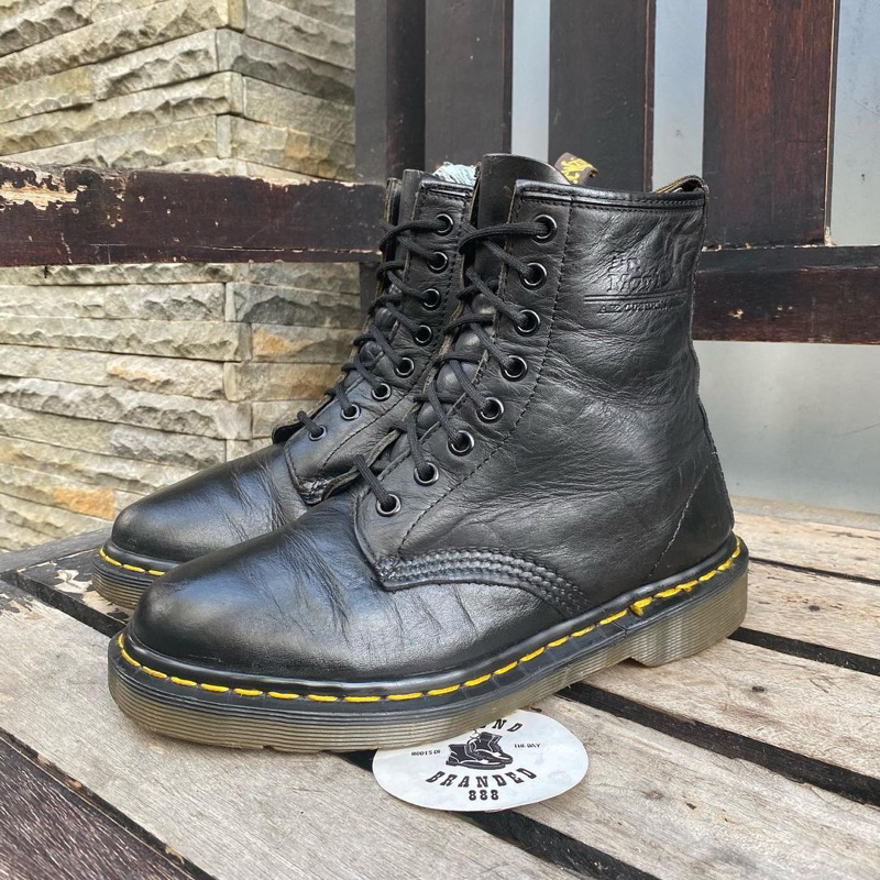 Dr martens made outlet in england 37