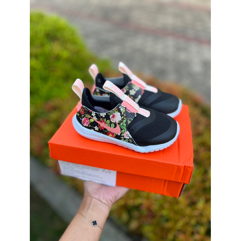 Nike toddler flex sales runner vintage floral