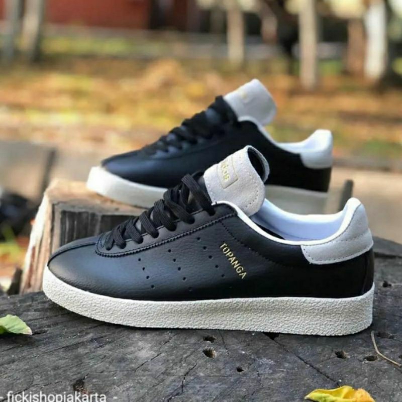 Sepatu adidas topanga top