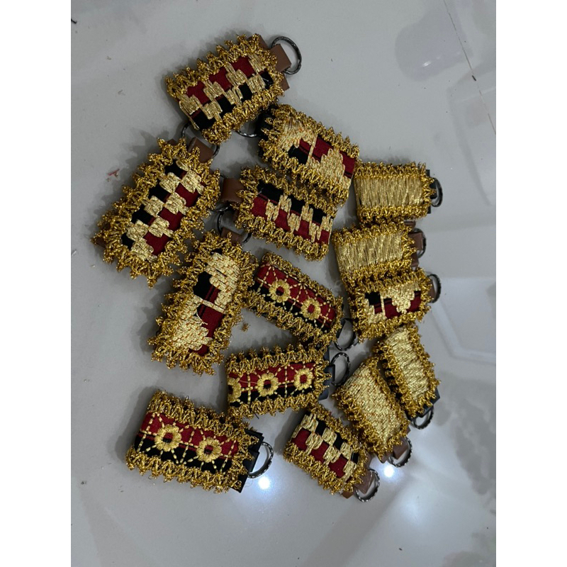 Jual Oleh oleh souvenir cindera mata lampung Gantungan kunci etnik ...