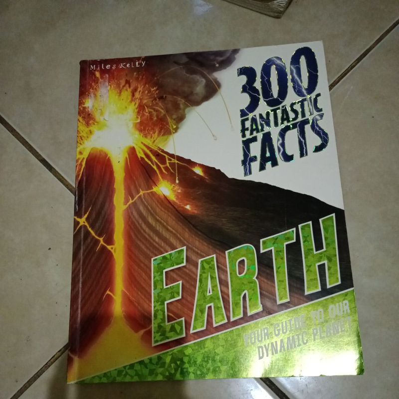 Jual buku 300 fantastic facts earth | Shopee Indonesia