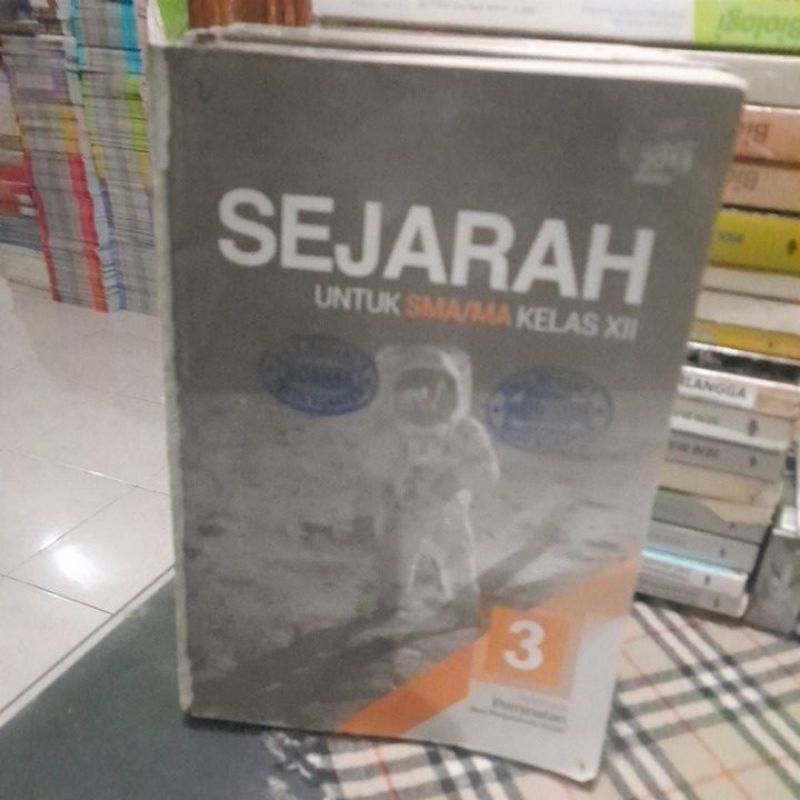 Jual BUKU SEJARAH UNTUK SMA KELAS 12 PEMINATAN PENERBIT ERLANGGA ...