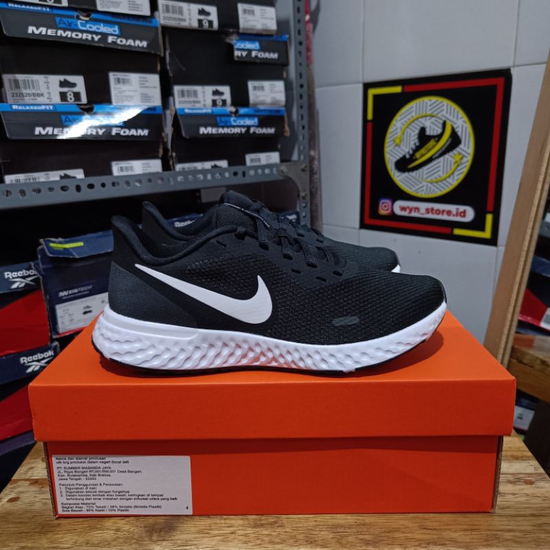 Jual Nike Revolution 5 Women's Running Shoes Black White Shopee