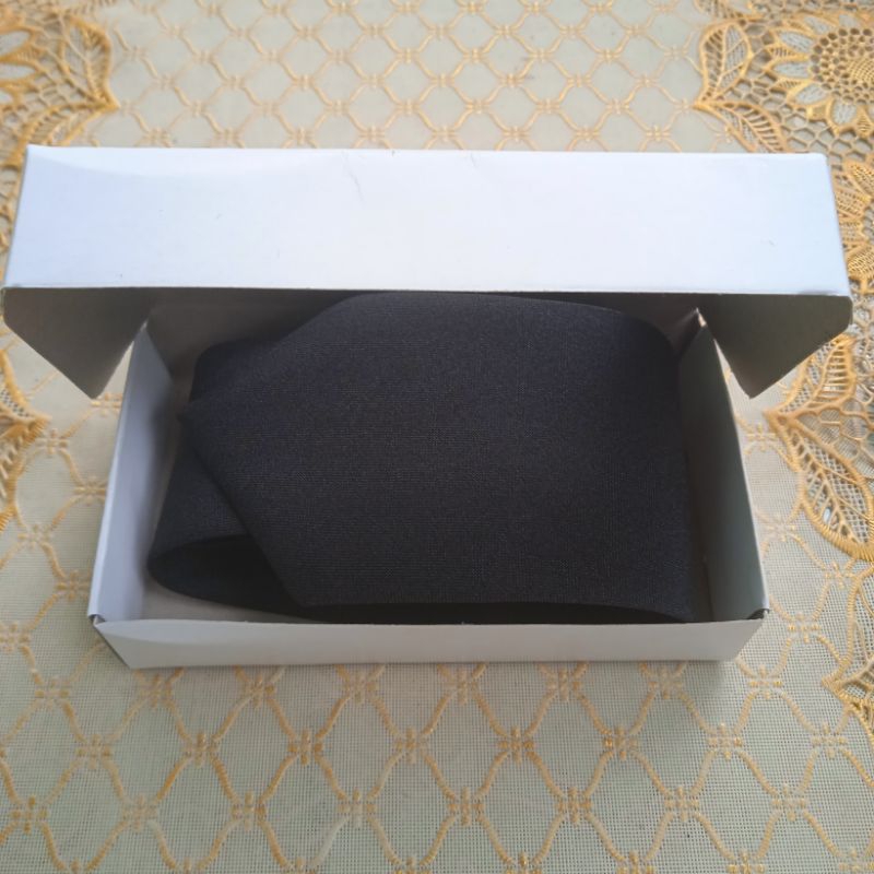 Jual Dasi Hitam Panjang FREE BOX - Dasi Kantor Formal Kerja | Shopee ...