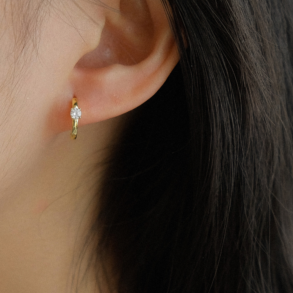 Jual basic solitaire zirconia hoop huggies earrings 18k gold plated