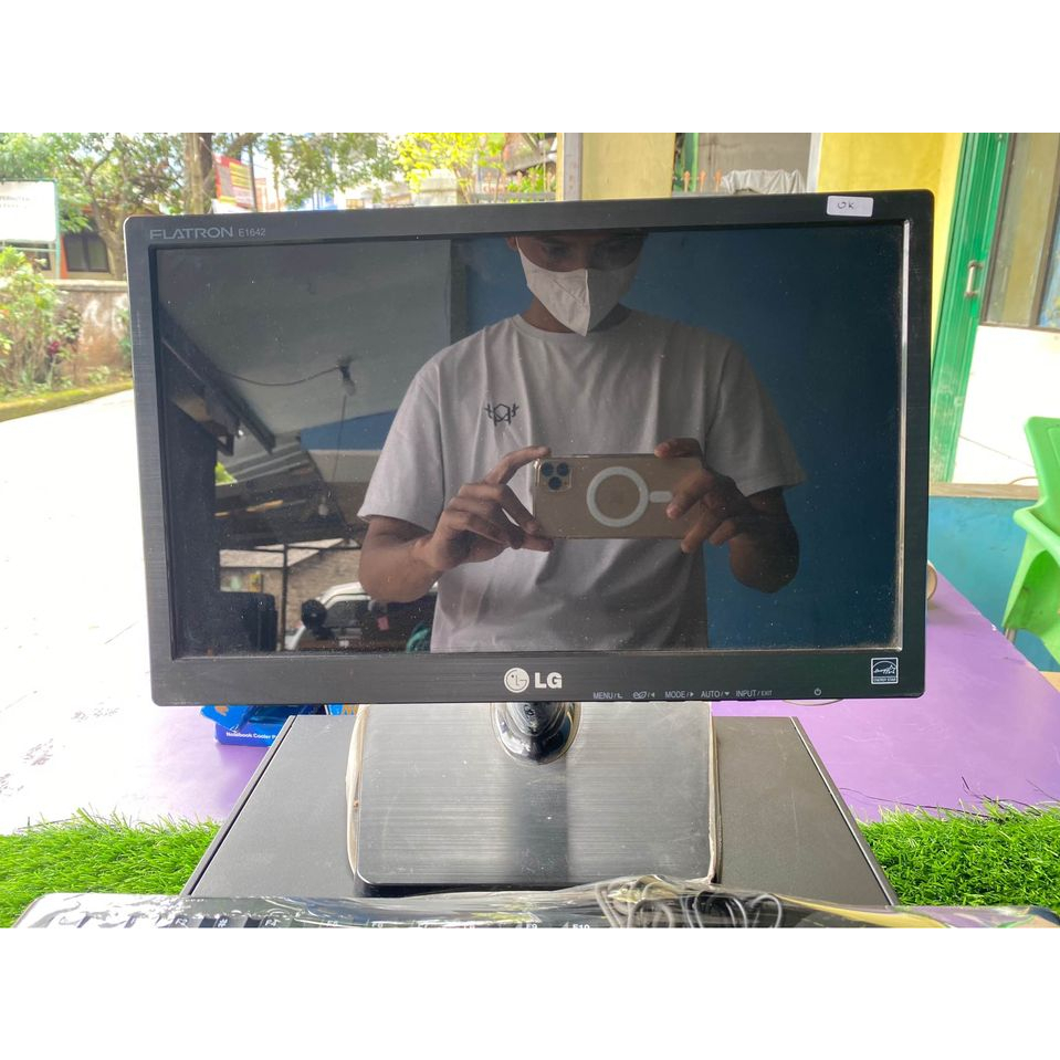 Jual MONITOR NORMAL LED LG & AOC 16INC WIDE | Shopee Indonesia