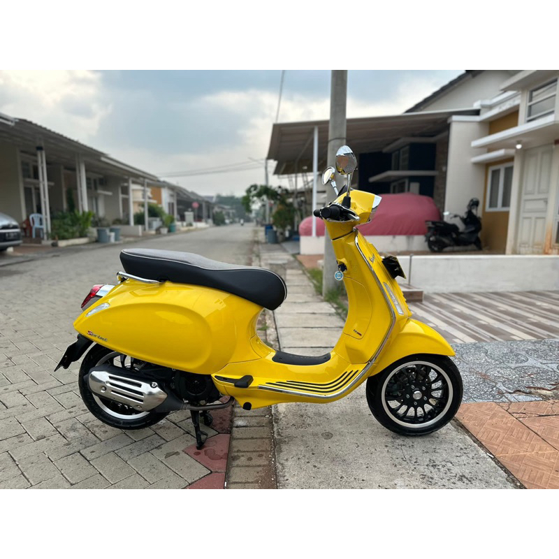 Jual Piaggio Vespa Matic Sprint Iget Facelift Yellow Pemakean