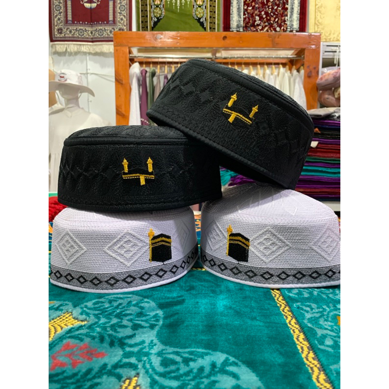 Jual Kopiah / Lobe Haji Umroh Putih Dan Hitam Logo Ka'bah | Peci ...