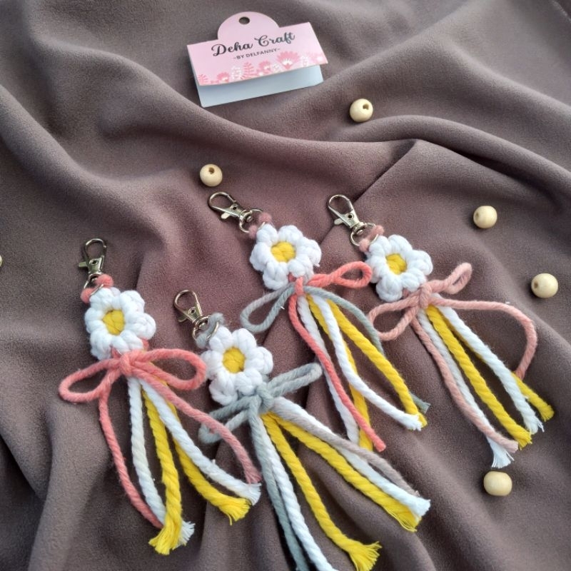Jual DHC - BELI 2 GRATIS 1 Keychain Macrame Bunga Daisy by Delfanny ...