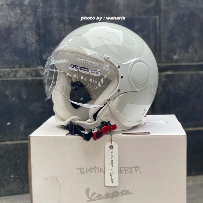 Jual Helm vespa x justin bieber original by piaggio vespa Shopee
