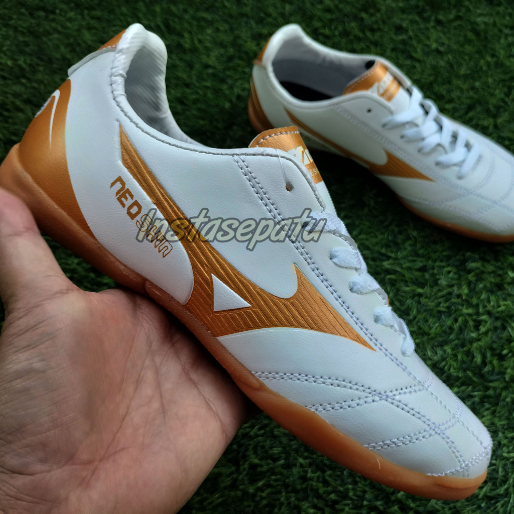 Sepatu futsal mizuno putih store