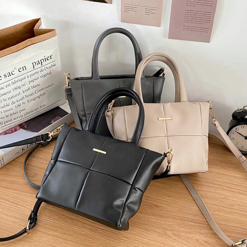 Tas Selempang Wanita - Tampilan Belakang