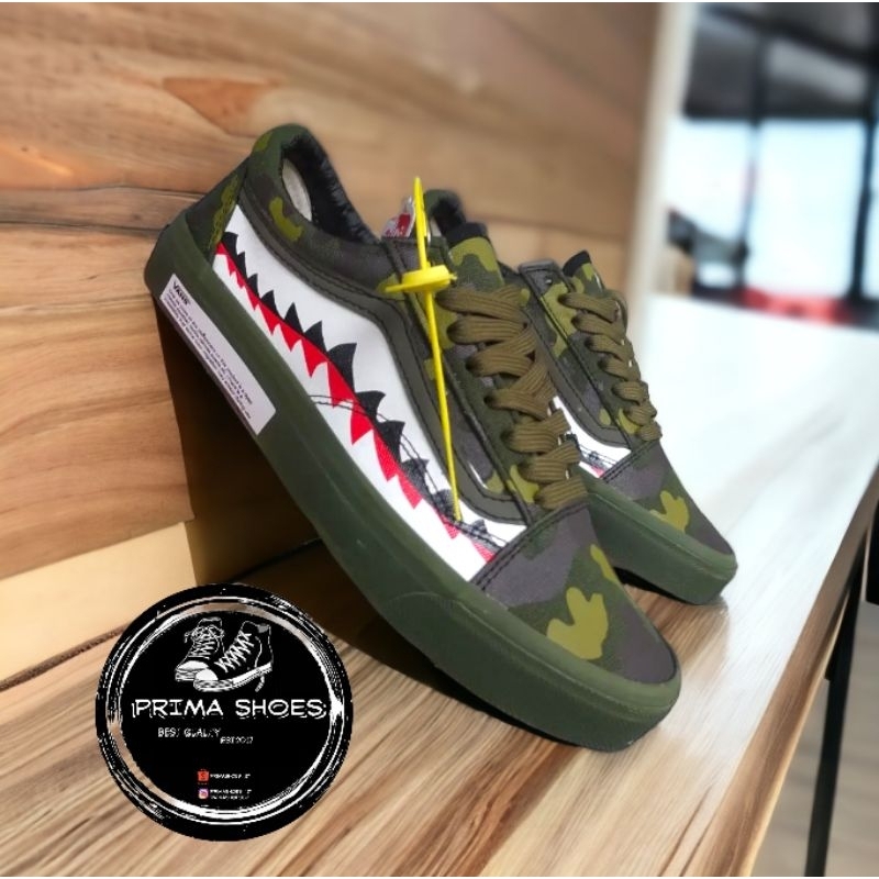 Sepatu vans hotsell bape shark